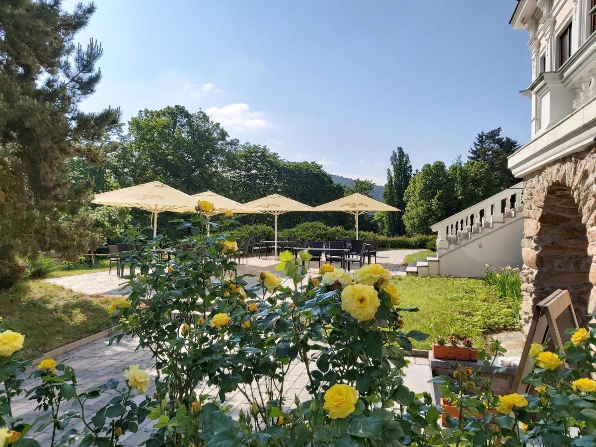 Pension U Golfu Cihelny カルロヴィ・ヴァリ エクステリア 写真