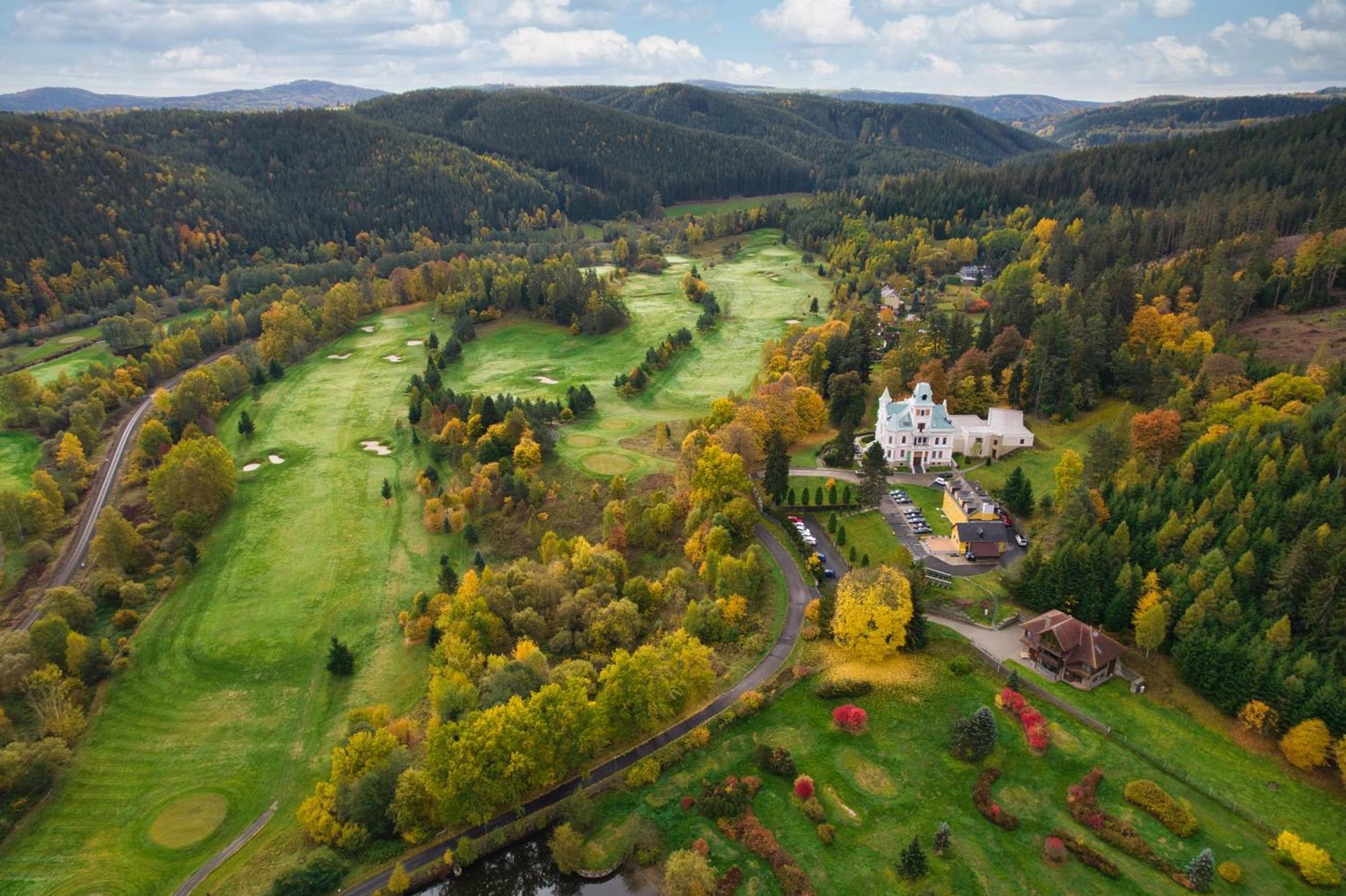 Pension U Golfu Cihelny カルロヴィ・ヴァリ エクステリア 写真