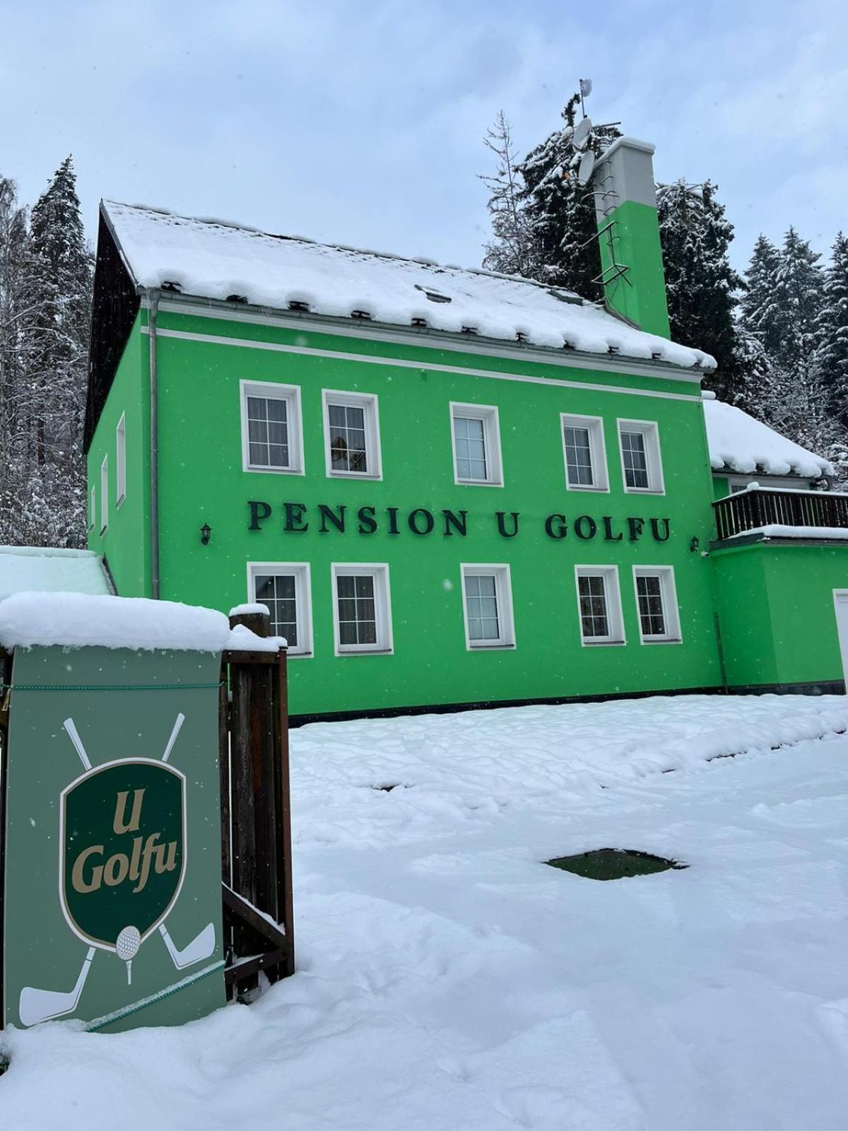 Pension U Golfu Cihelny カルロヴィ・ヴァリ エクステリア 写真
