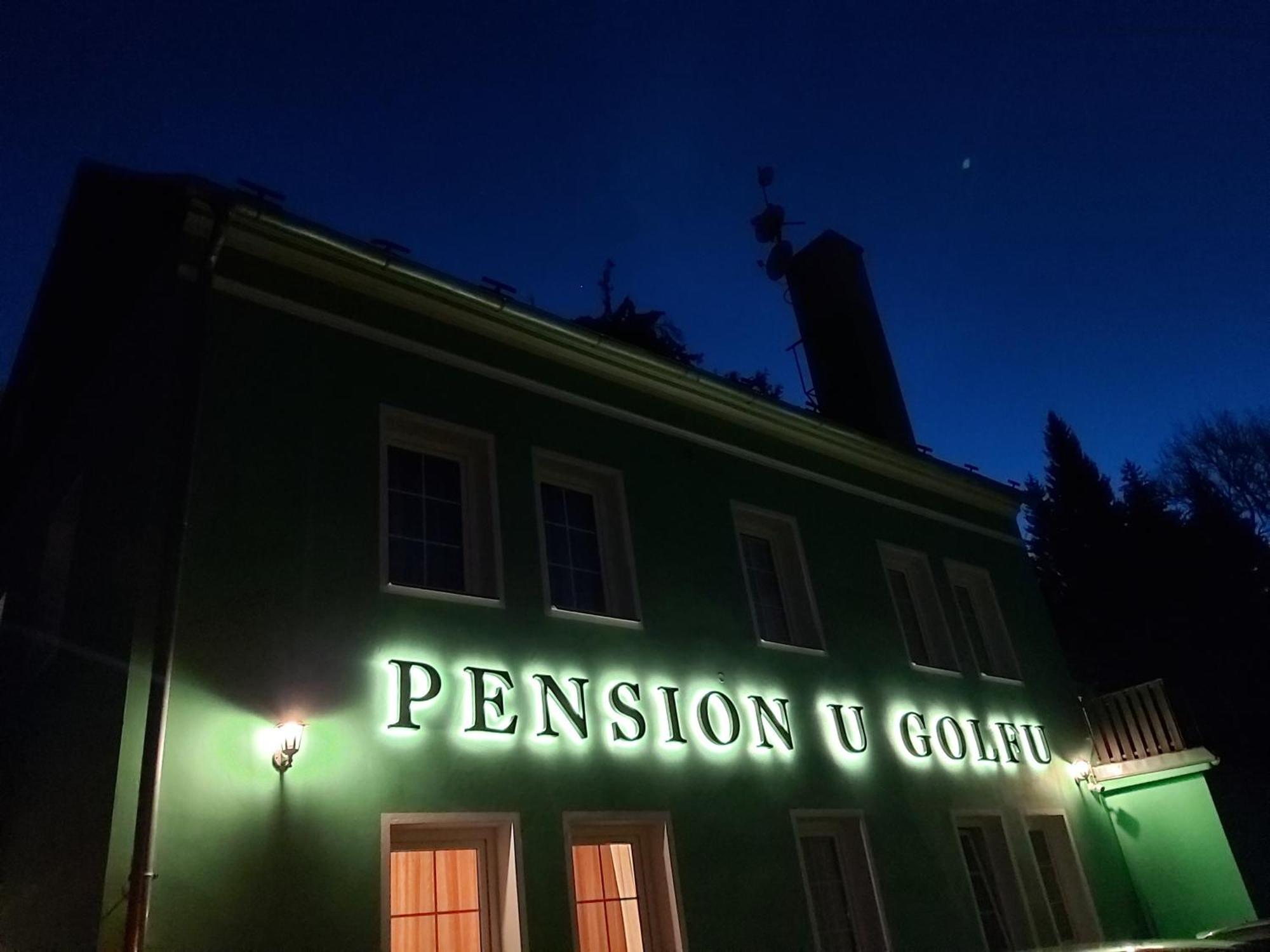 Pension U Golfu Cihelny カルロヴィ・ヴァリ エクステリア 写真