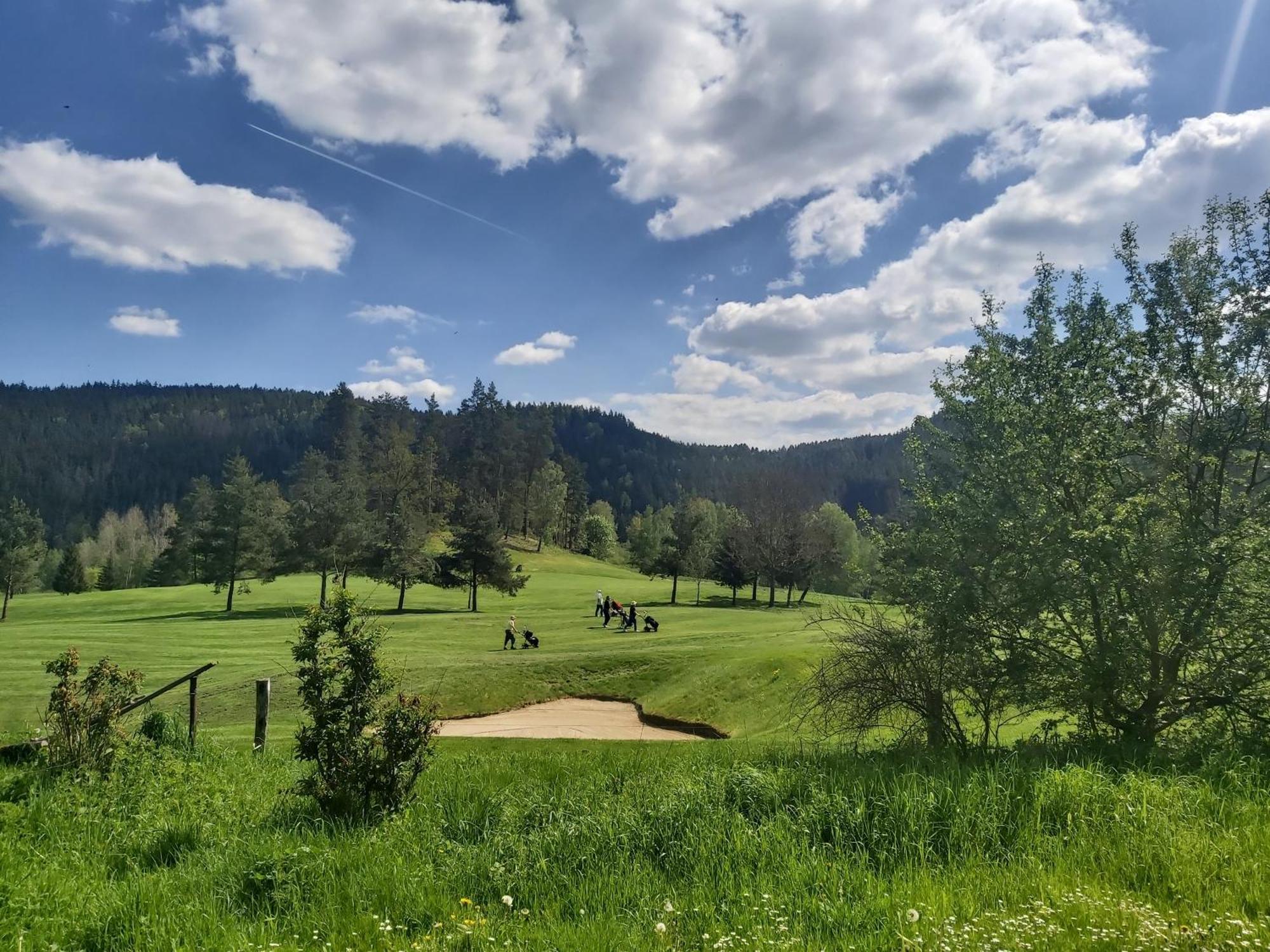 Pension U Golfu Cihelny カルロヴィ・ヴァリ エクステリア 写真